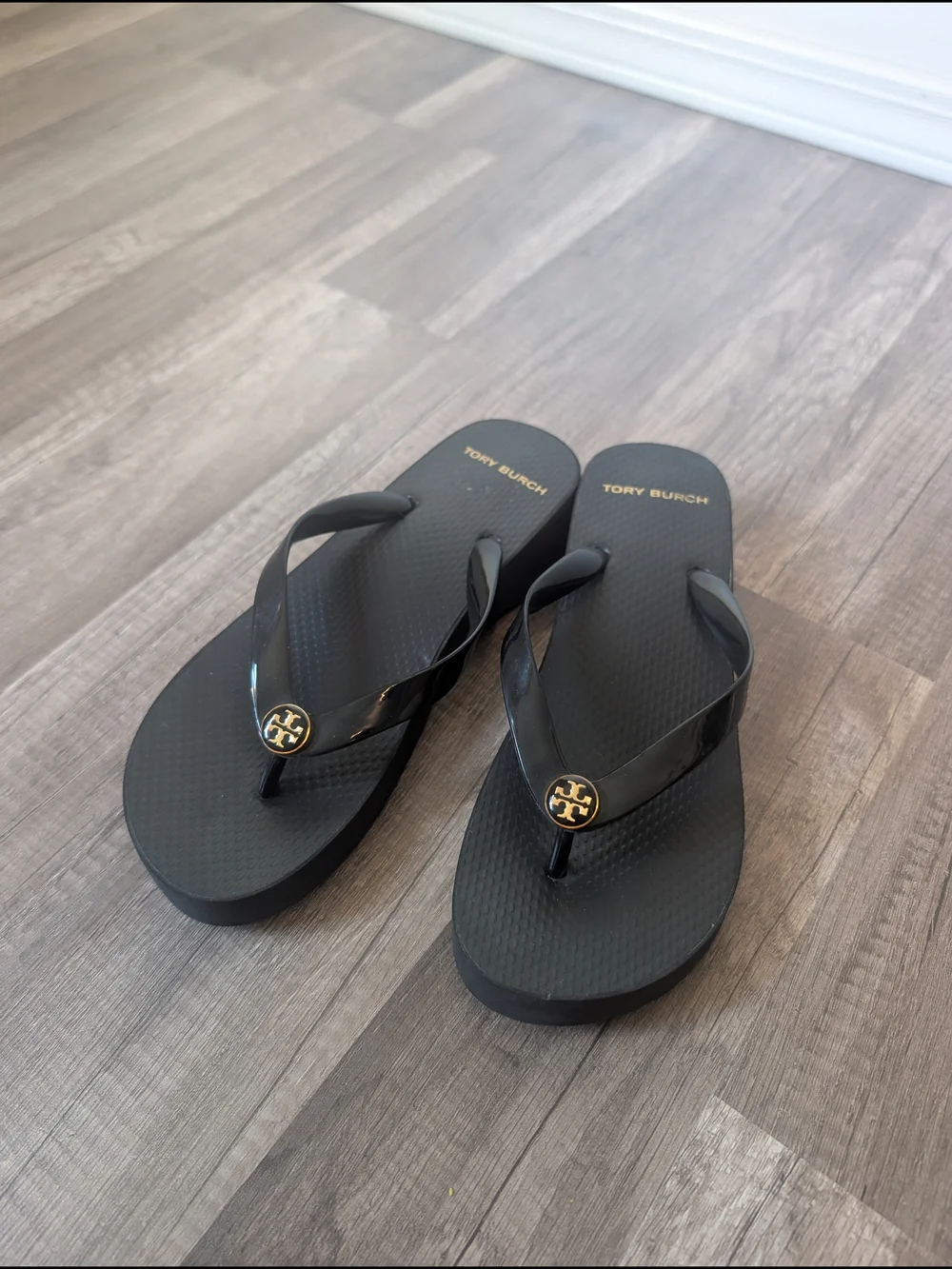 🖤 Tory Burch Wedge Flip Flops - Size 8 🖤The perfect mix of casual and chic!